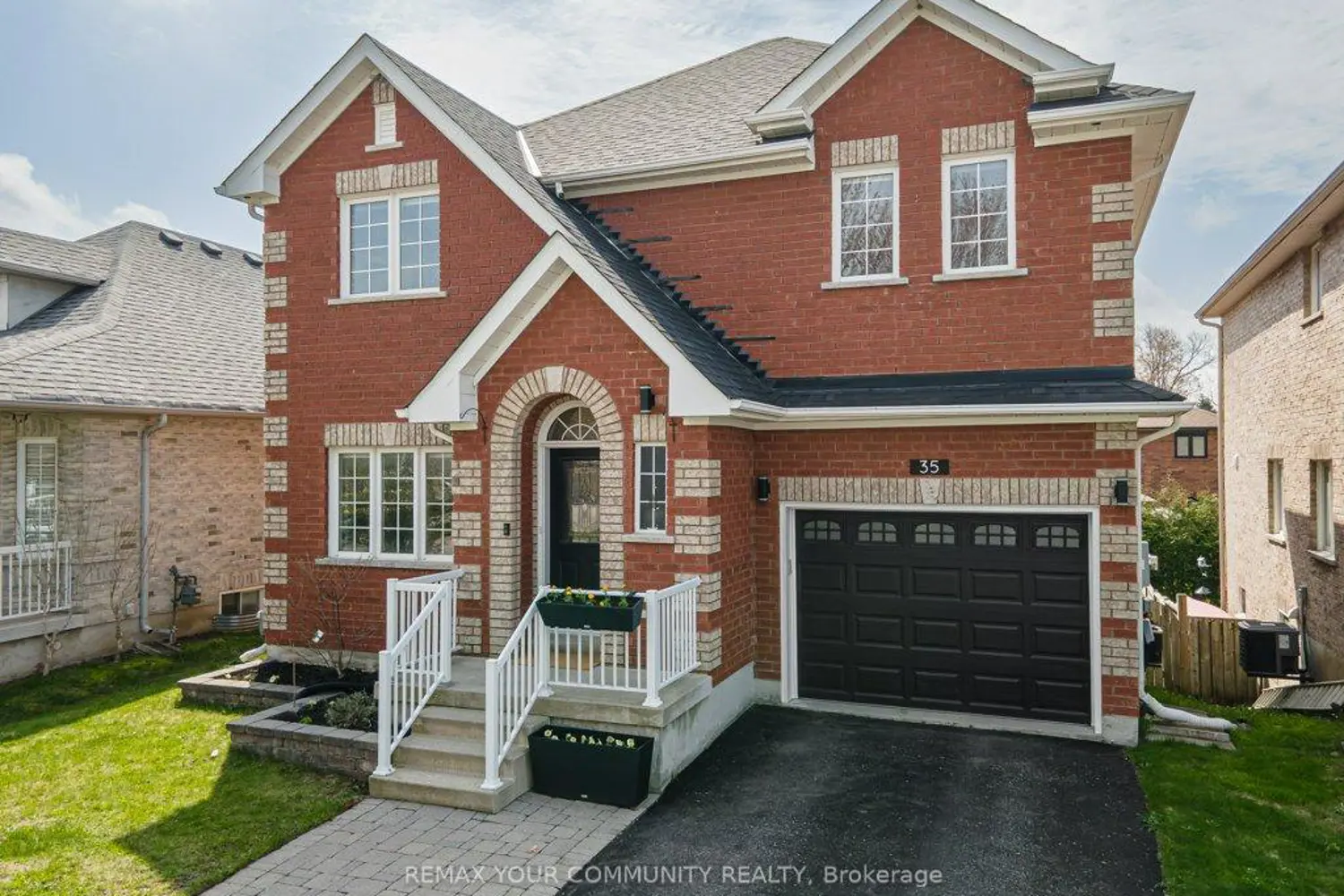 35 Laurelbank Crescent