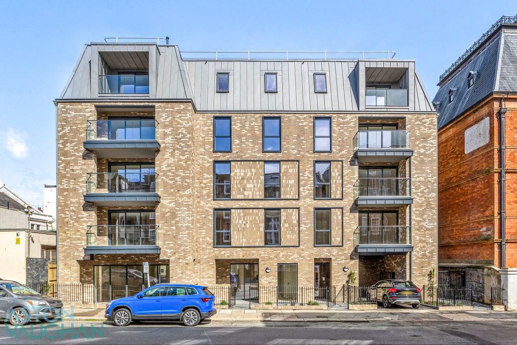 Additional image 40 of 3 bed flat for salePenthouse, Apartment 9, Botanica House, Hove BN3