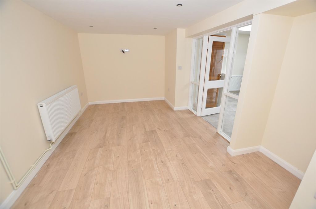Additional image 5 of 3 bed terraced house to rentSpring Gardens, Whitland SA34