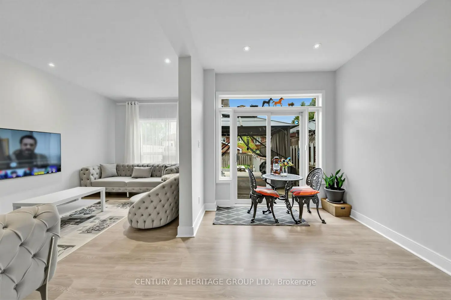 2621A Keele Street photo 5