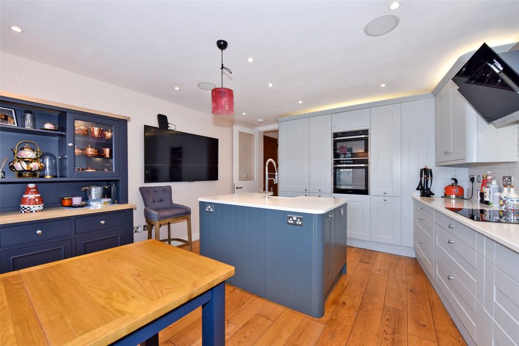Additional image 4 of 2 bed flat to rentWindsor Quay, Thameside, Windsor, Berkshire SL4