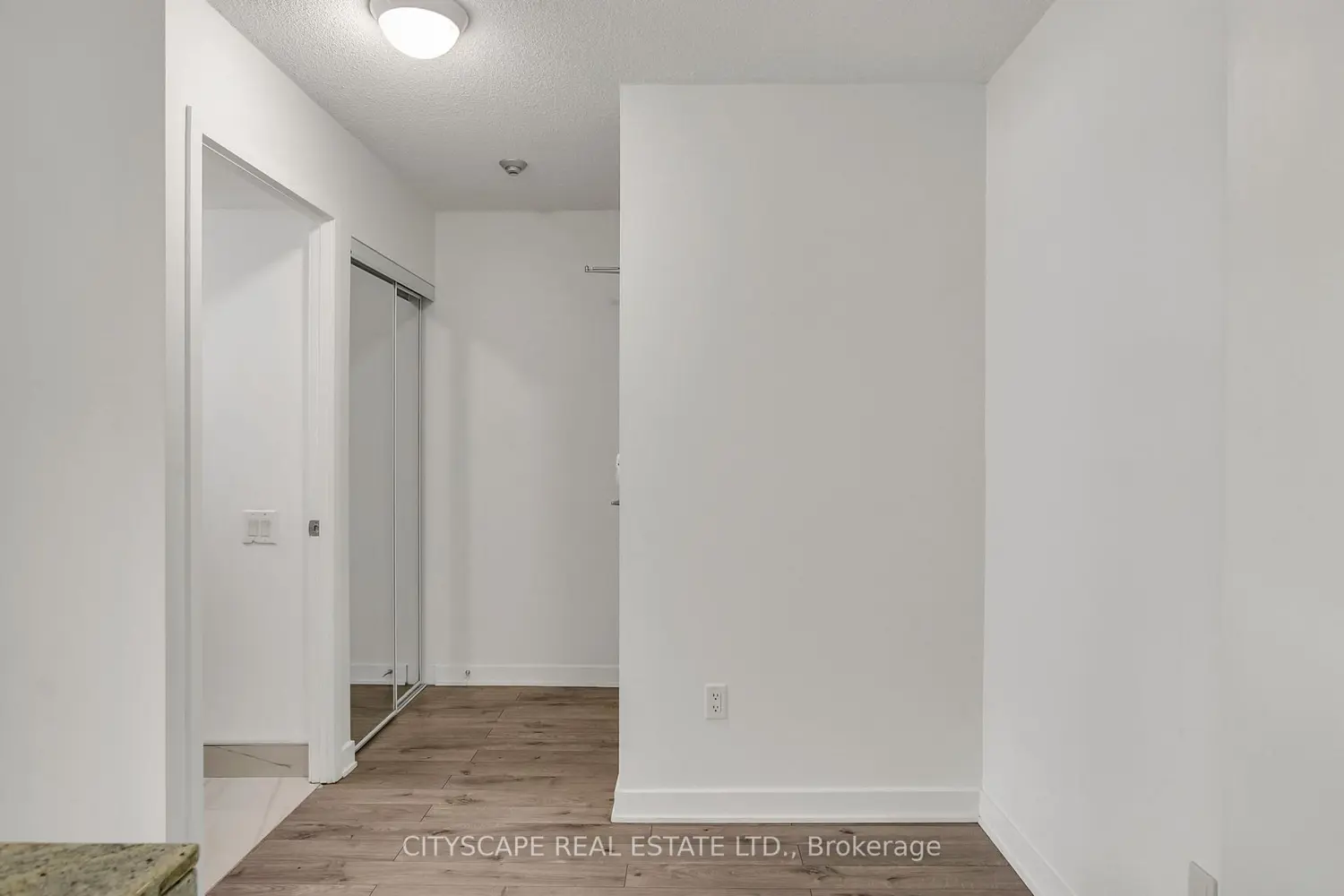 33 Singer Court 1507 photo 3