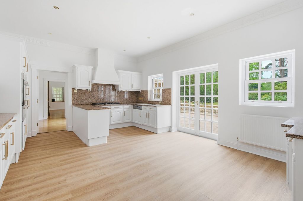 Additional image 3 of 5 bed detached house to rentWellington Avenue, Virginia Water GU25