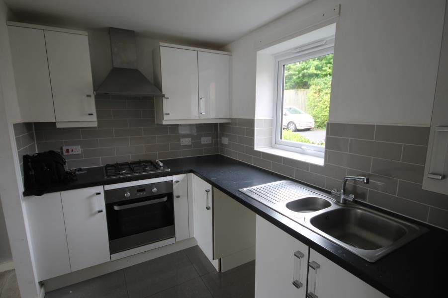 2 bed flat to rentFerridays Fields TF7 photo 4
