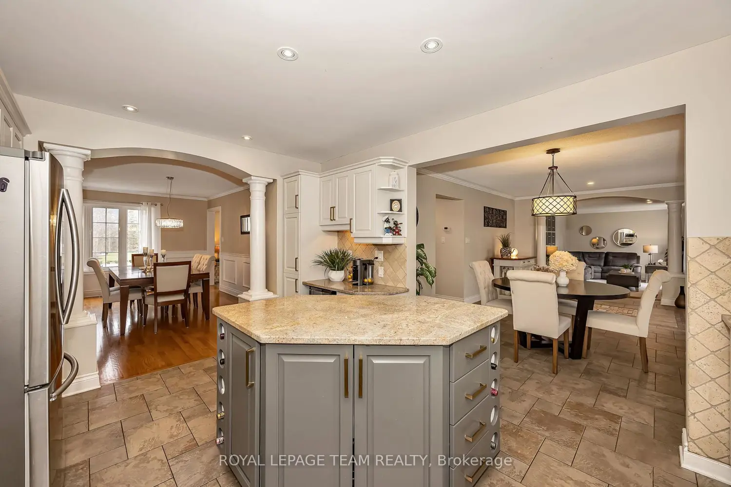 7067 Donwel Drive photo 4