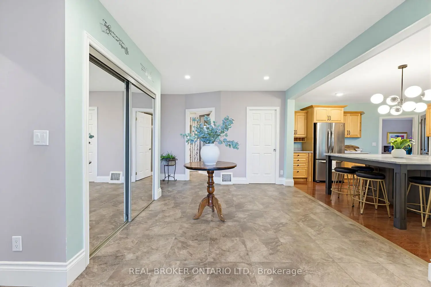 31 Maple Avenue photo 3