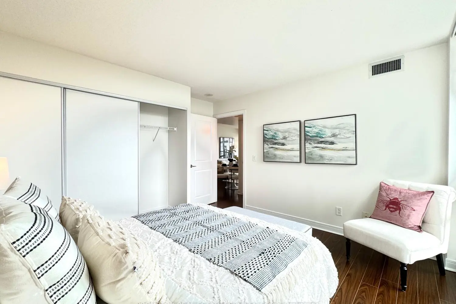 35 Bales Avenue 1206 photo 3