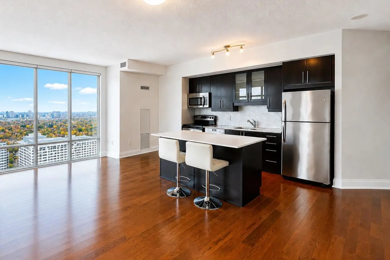 2191 Yonge Street 4211