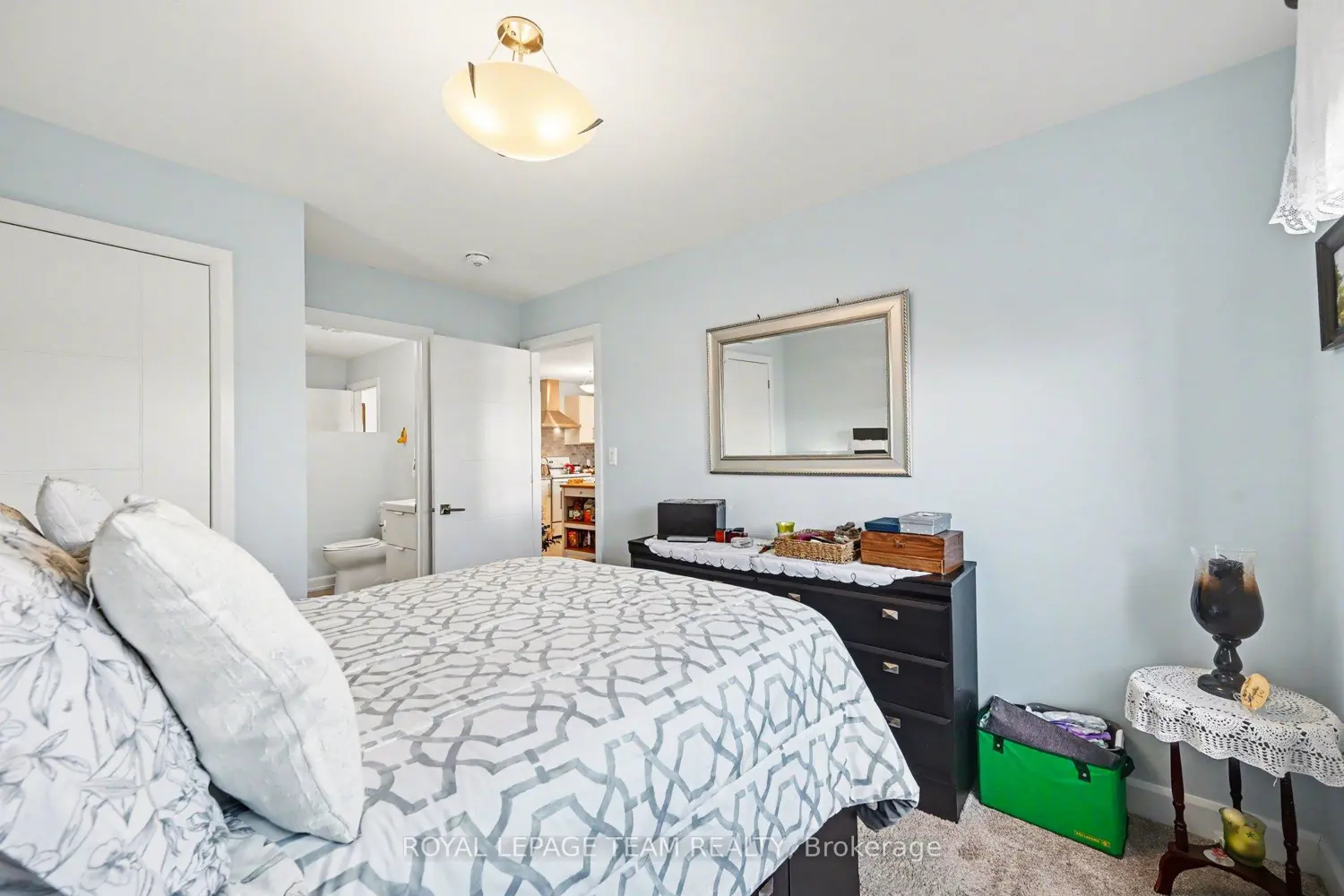 442 Arora Crescent photo 4
