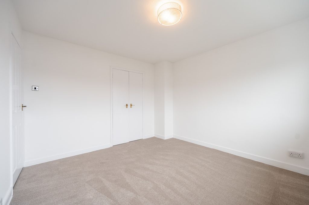Additional image 7 of 3 bed semi-detached house to rentLambie Crescent, Newton Mearns, East Renfrewshire G77