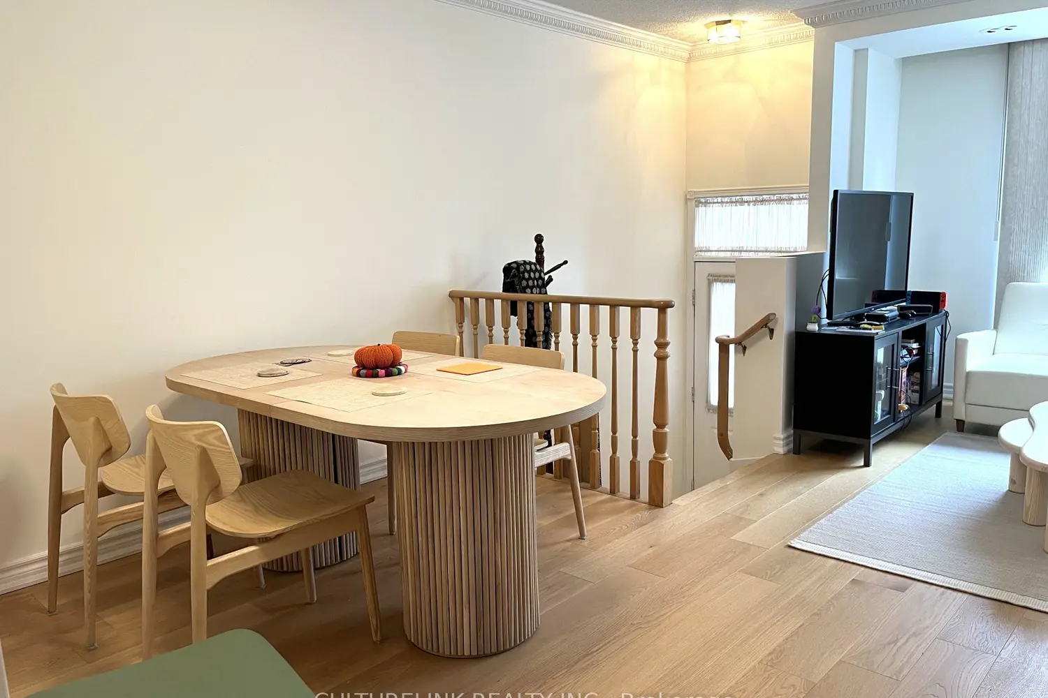 28 Sommerset Way 1502 photo 4