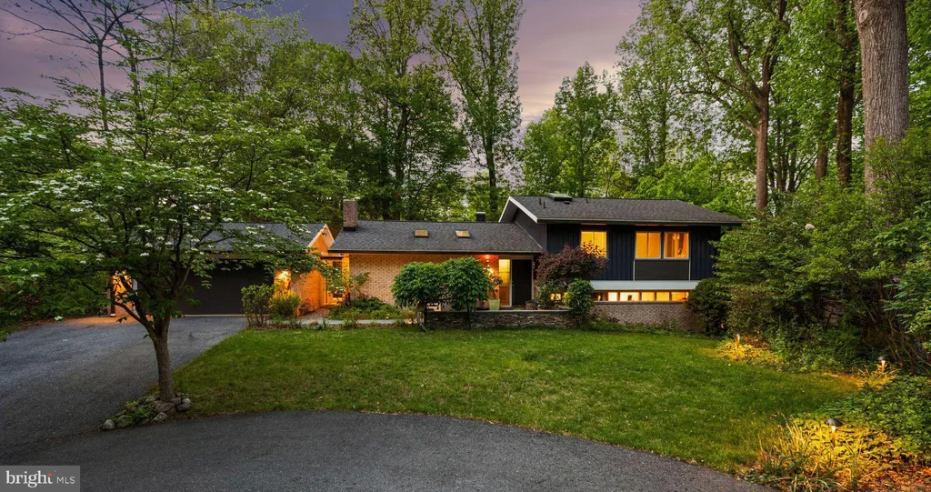Additional image 2 of 8034 Park Overlook Drive, Bethesda, MD 20817