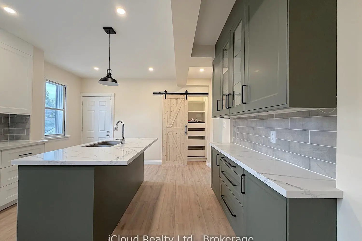 Additional image 13 of 405 Upper Wentworth Street