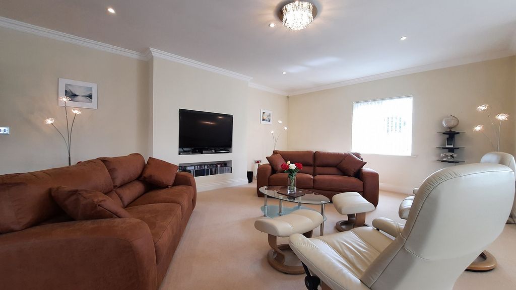 Additional image 6 of 2 bed flat for saleApt. 13 The Pavilions, Fairway Drive, Ramsey IM8