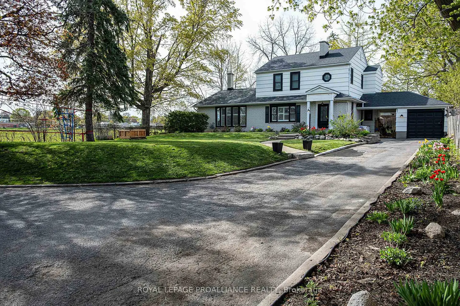 306 Dundas Street