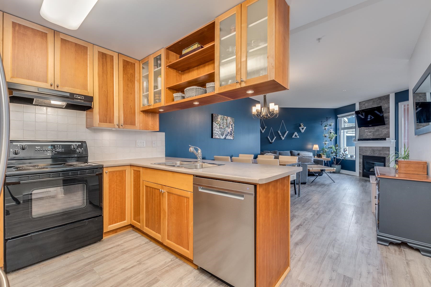 Additional image 2 of 307-15368 16a Avenue, Surrey, BC, V4A 1S9