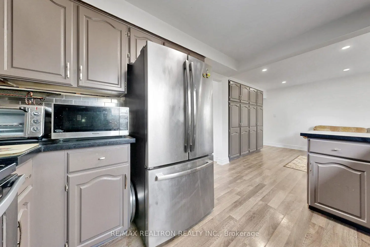 39 Camrose Drive photo 5