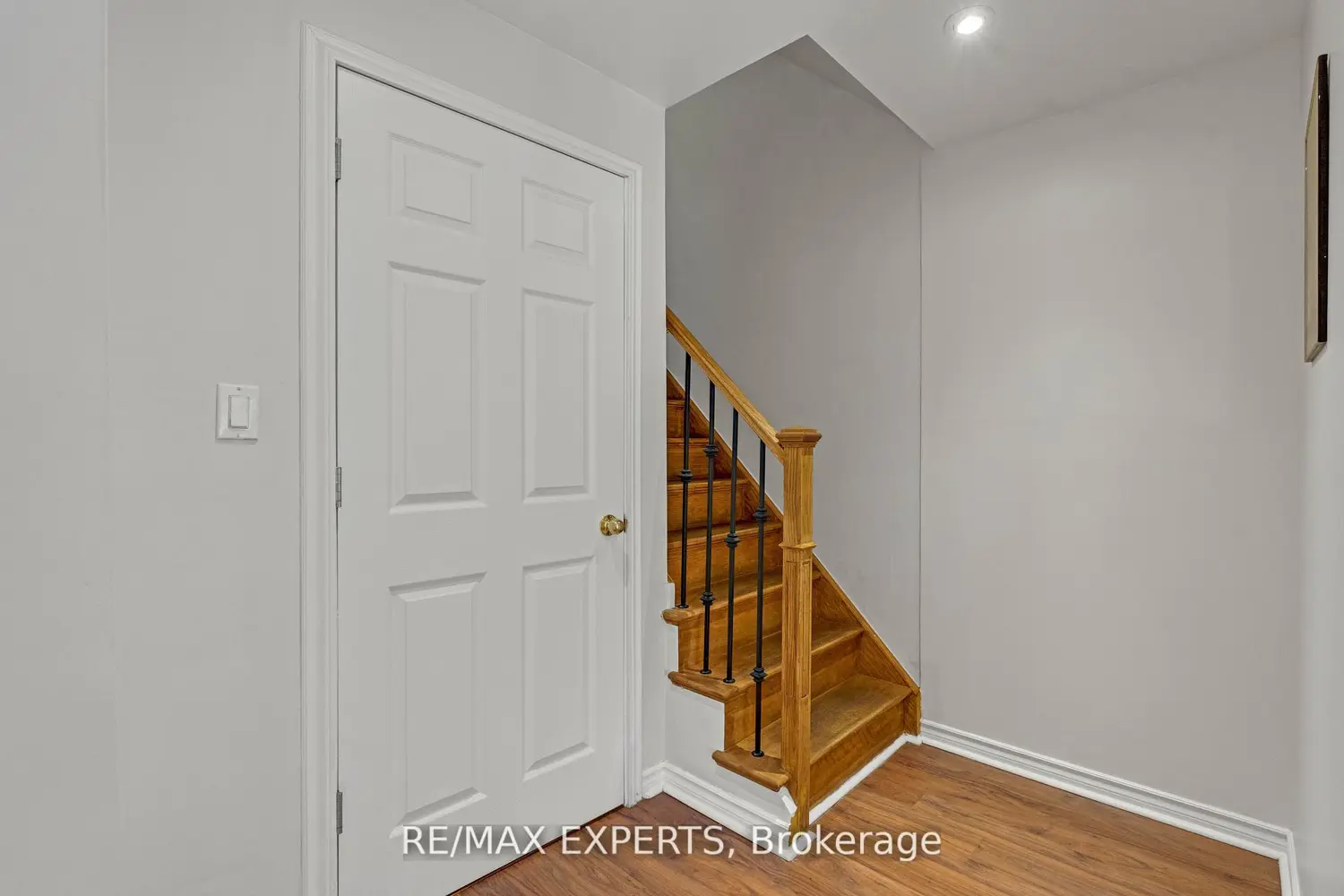 Additional image 17 of 19 Foxchase Avenue 61