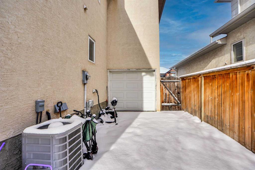 Additional image 4 of 6 Strathridge Way SW, Calgary, AB, T3H 3S3