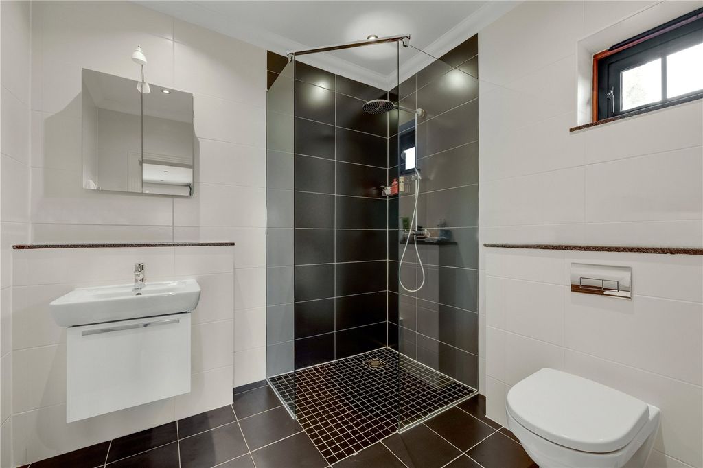 Additional image 14 of 7 bed detached house to rentChavey Down Road, Winkfield Row, Bracknell, Berkshire RG42