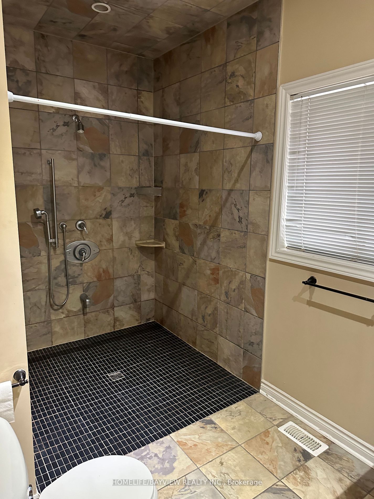 Additional image 3 of 126 Raymond Crescent, Barrie, ON, L4N 0V7
