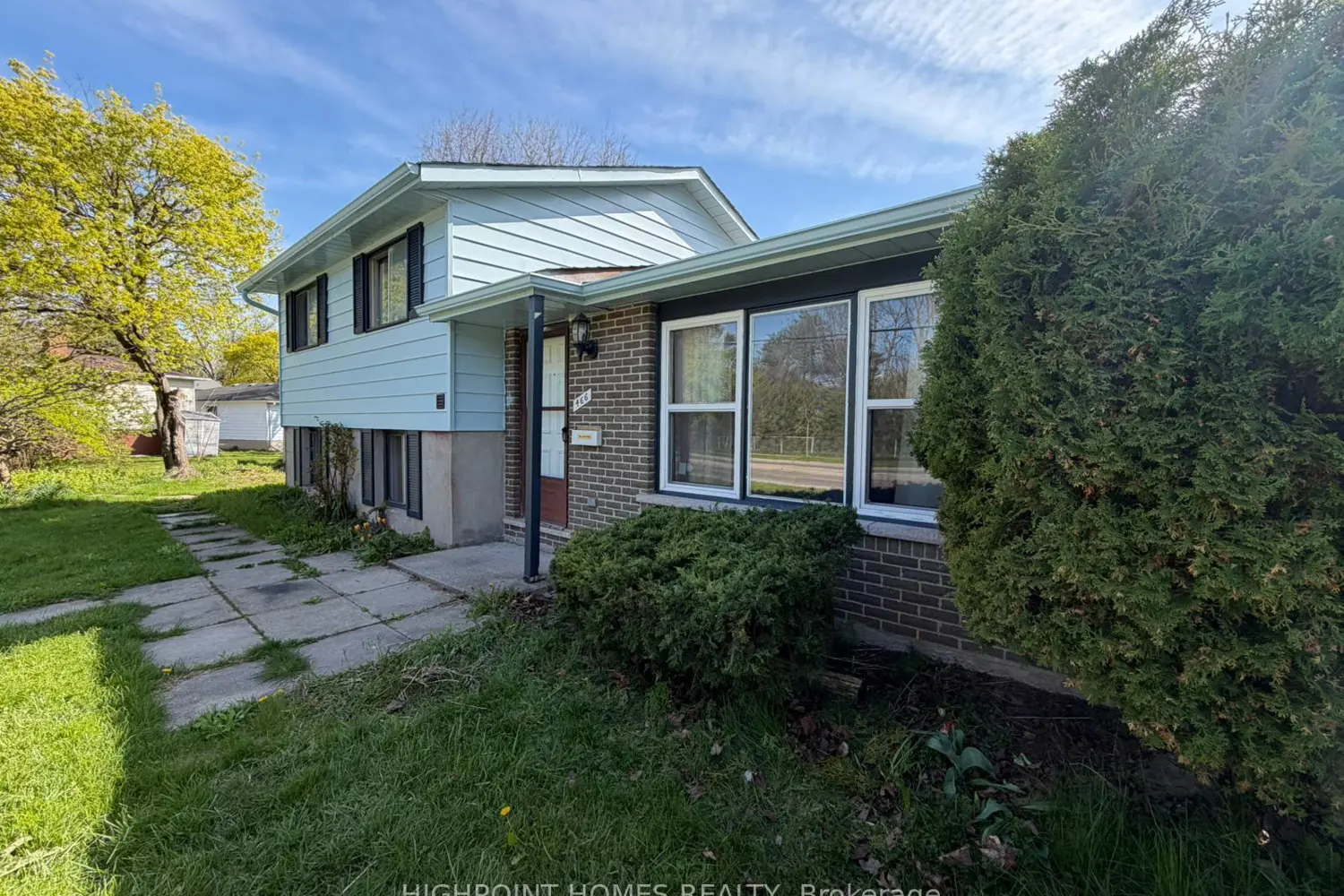 466 Midwood Crescent photo 2