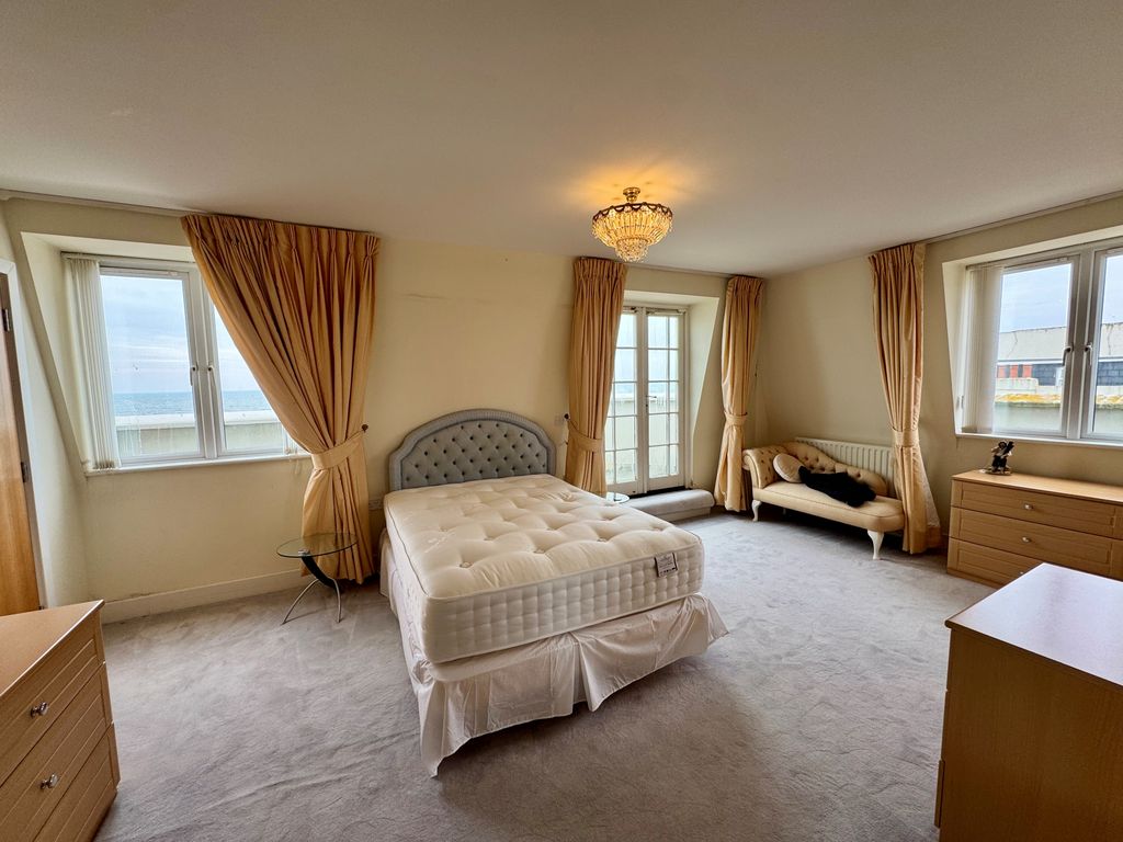 Additional image 5 of 2 bed penthouse to rentNautilus, Worthing BN11