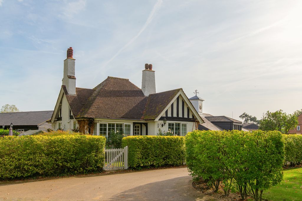 Additional image 14 of 8 bed property for saleWood Hall Lane, Radlett, Hertfordshire WD7