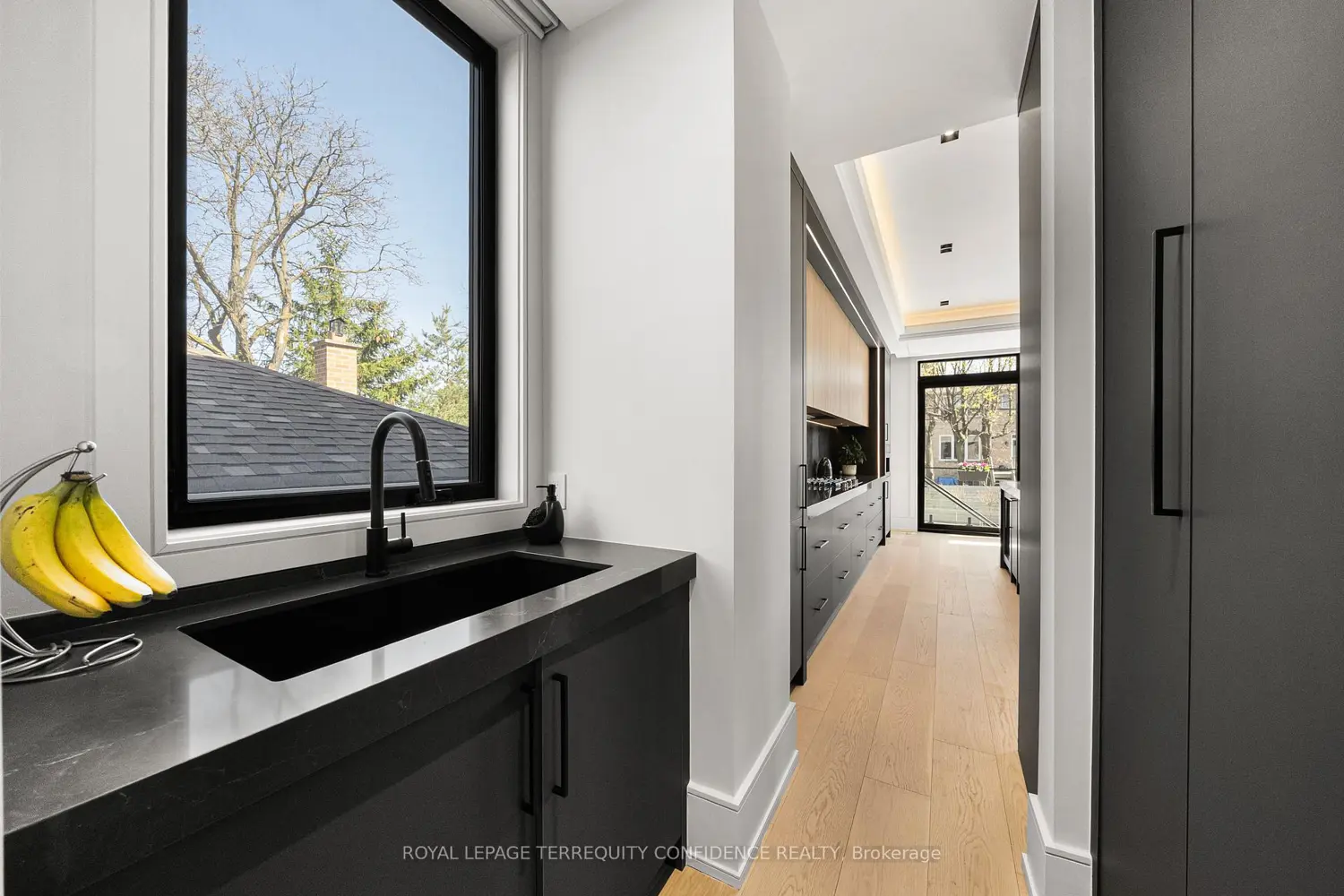 35 Nipigon Avenue photo 4