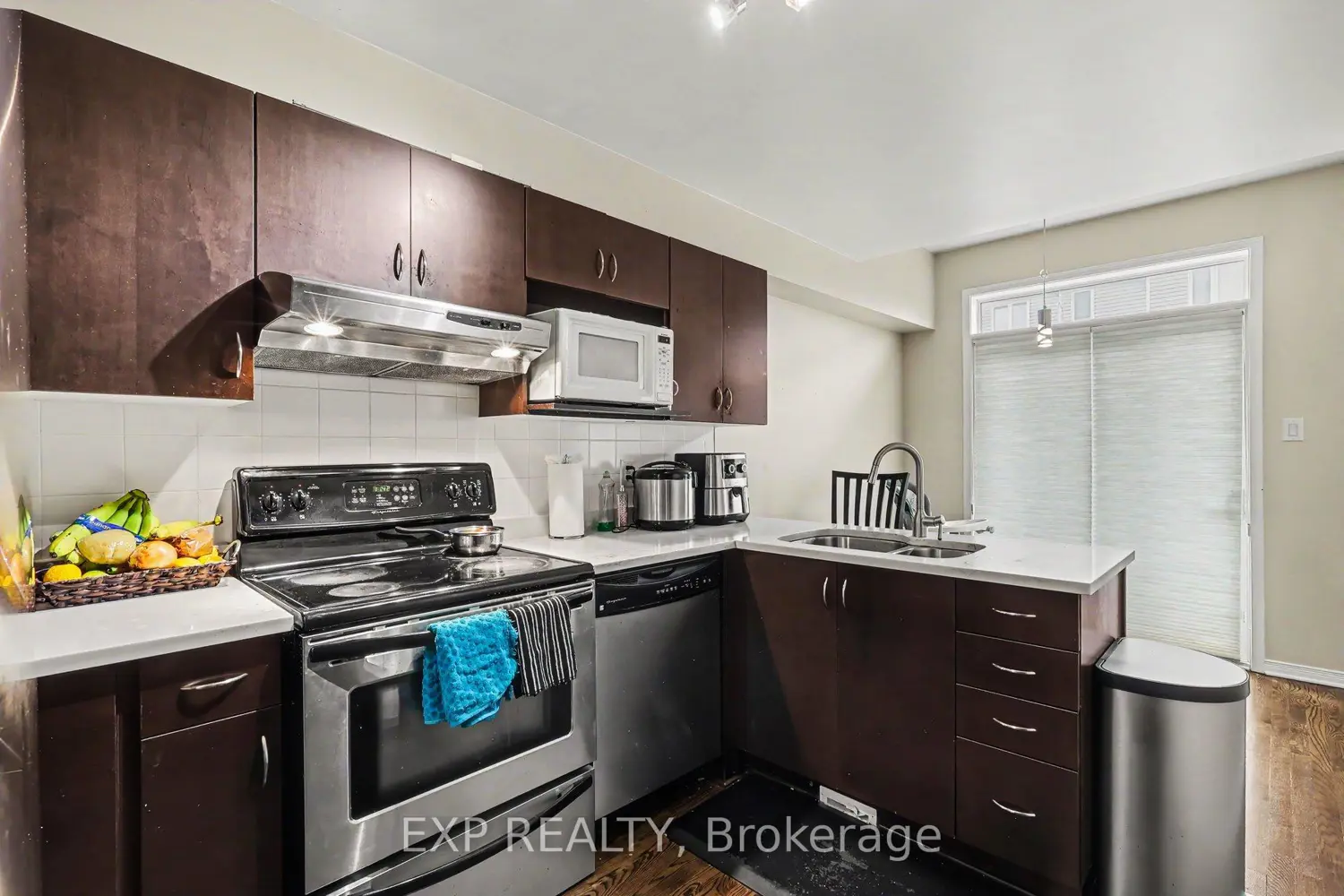 273 Rolling Meadow Crescent photo 5