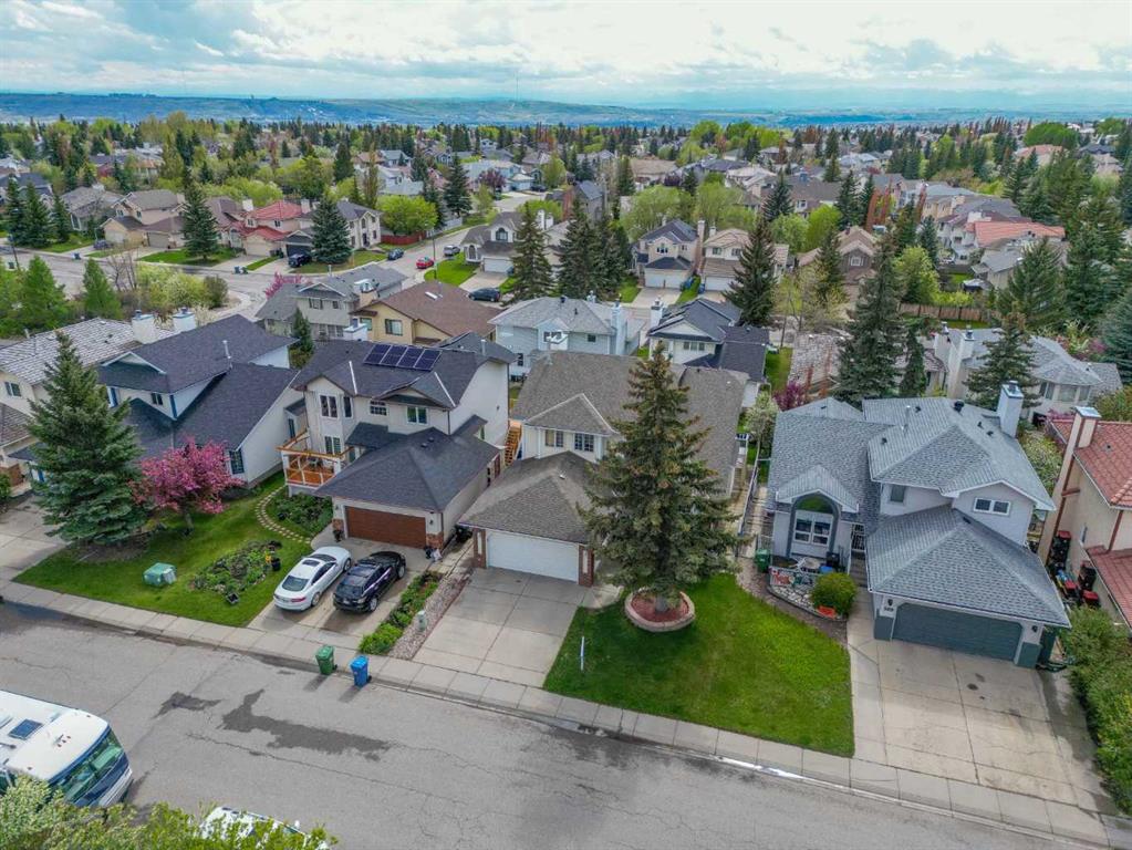 Additional image 2 of 393 Hawktree Circle NW, Calgary, AB, T3G 2X9