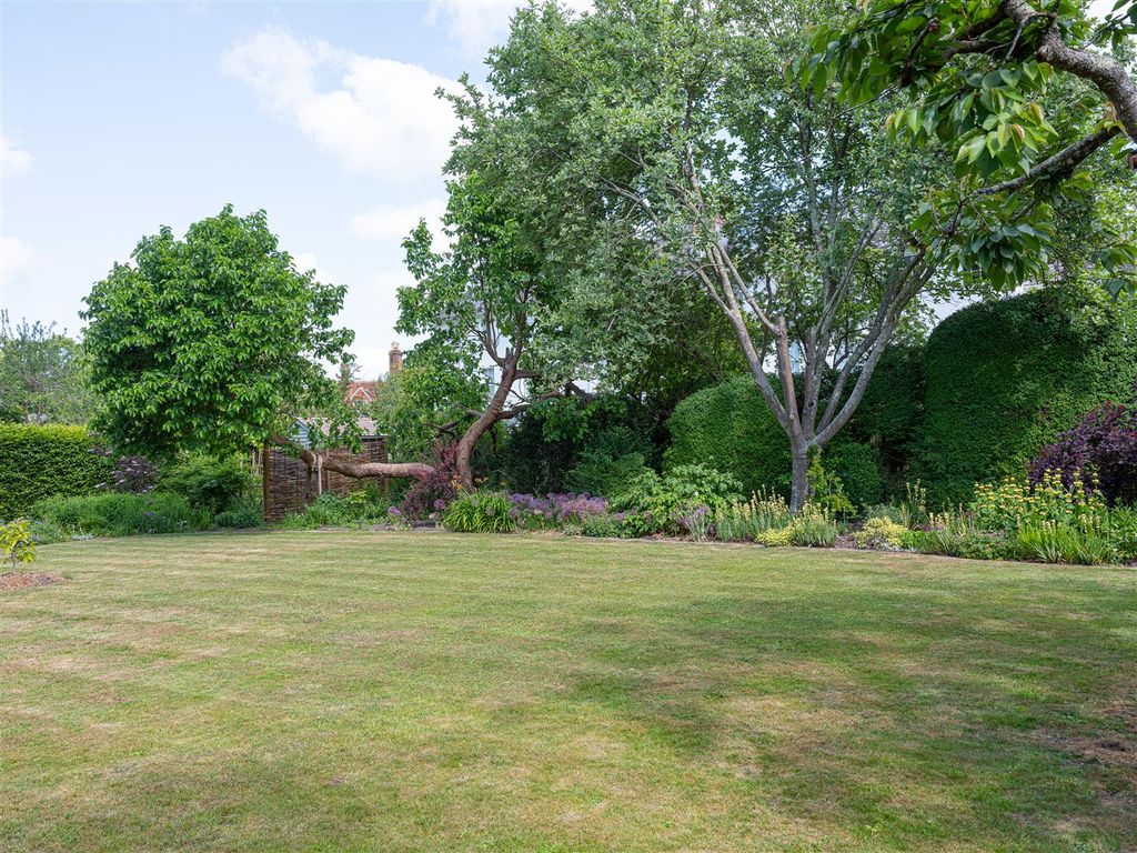 Additional image 32 of 5 bed property to rentDe Vaux Place, Salisbury SP1