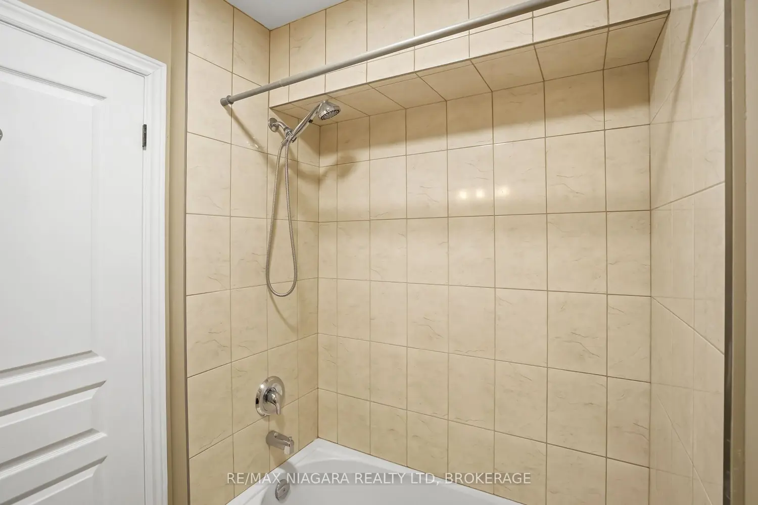 Additional image 5 of 6045 Dunn Street 106