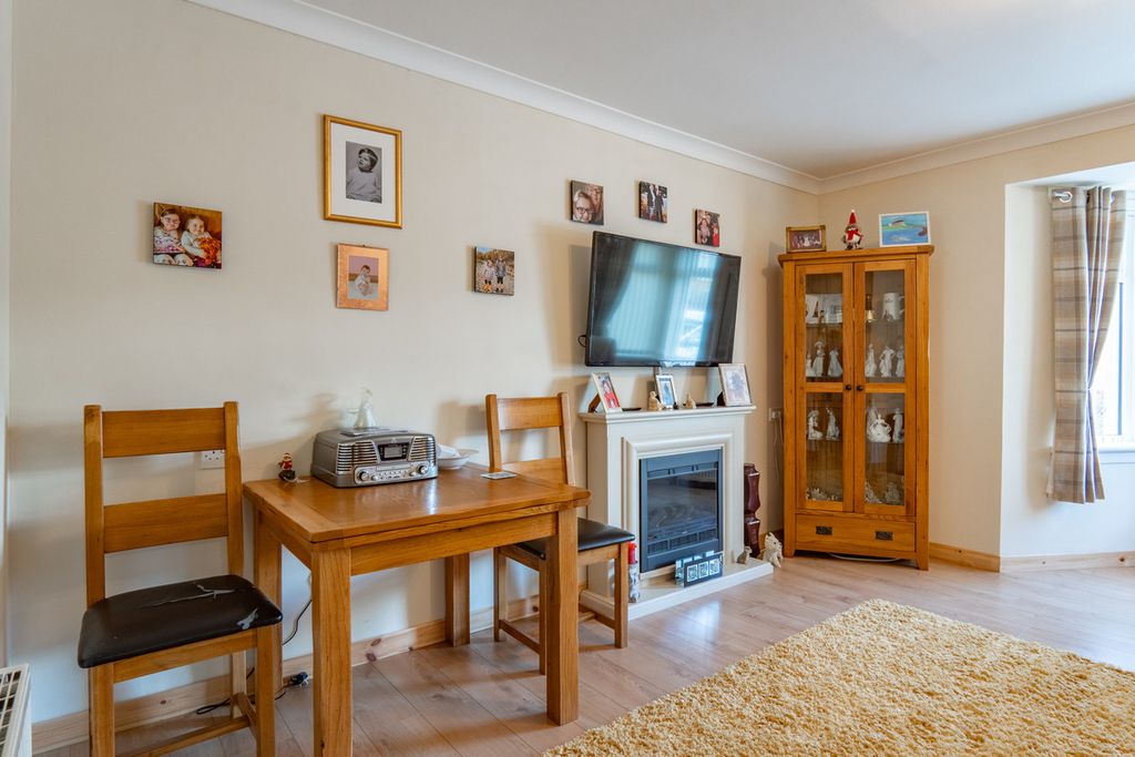 2 bed flat for saleMillcraig Road, Dingwall IV15 photo 5