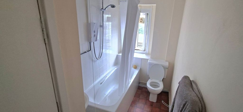 Additional image 3 of 2 bed flat to rentMain Street, Pembroke SA71