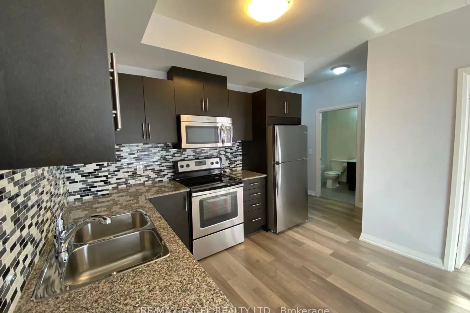 Additional image 4 of 9506 Markham Road 903