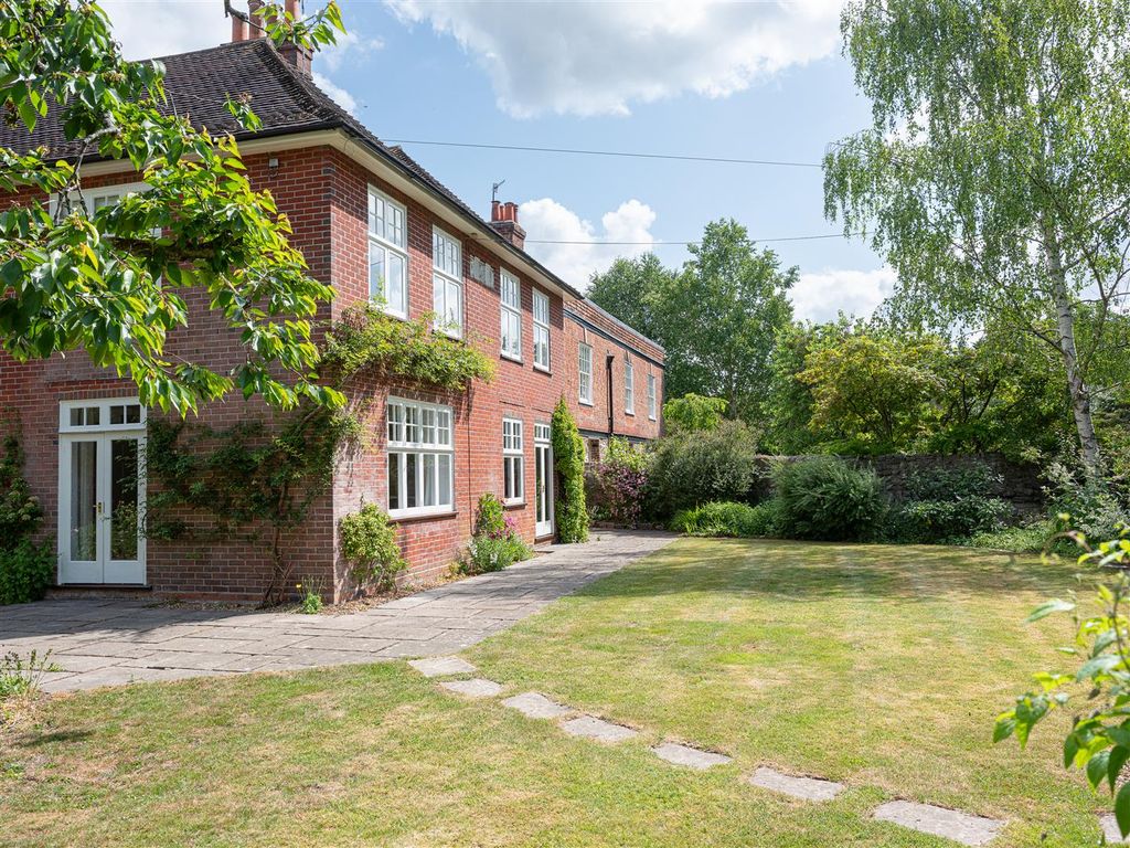 Additional image 30 of 5 bed property to rentDe Vaux Place, Salisbury SP1