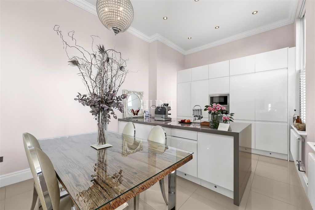 Additional image 8 of 3 bed flat for saleNorthumberland House, Repton Park, Woodford Green IG8