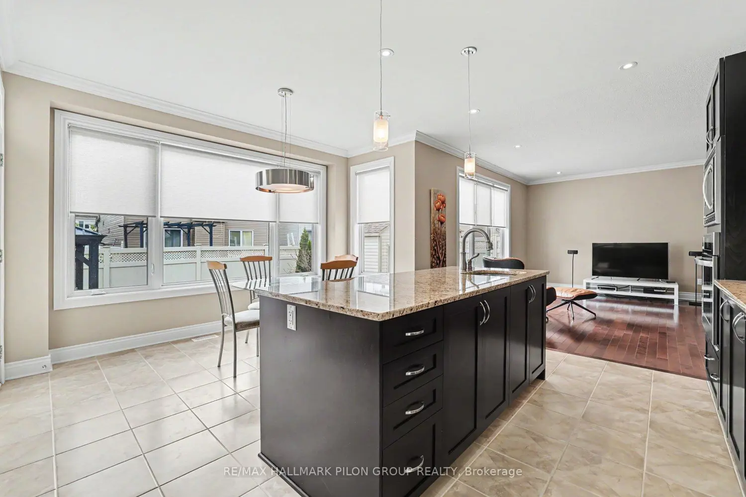 354 Oakcrest Way photo 4