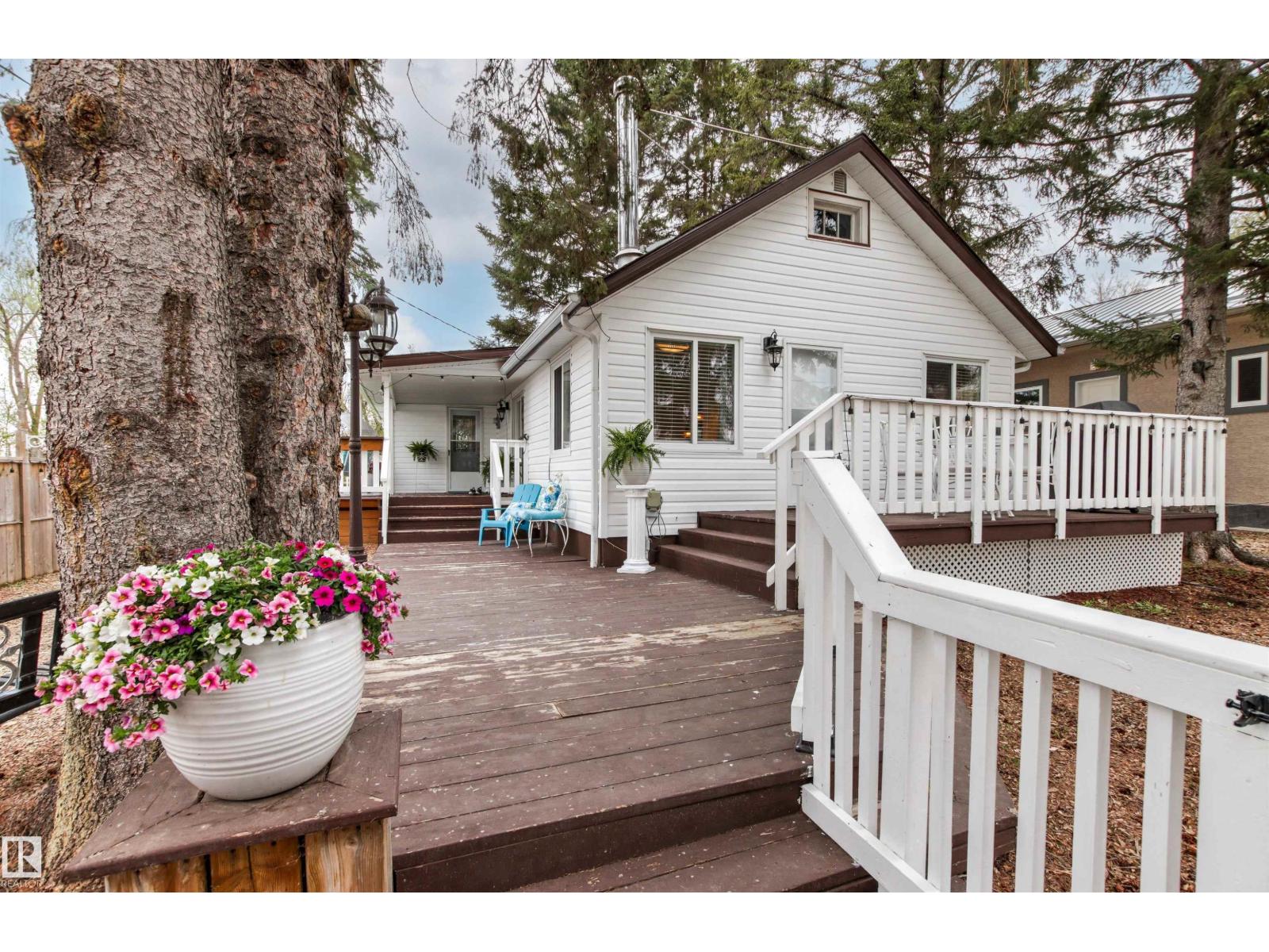 213 2nd Street, Rural Lac Ste. Anne County, AB, T0E1A0
