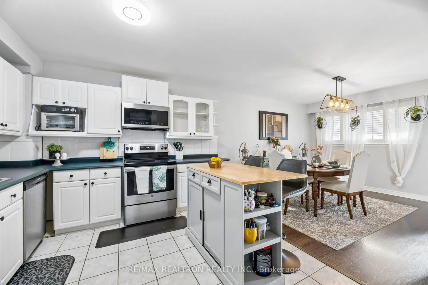Additional image 13 of 925 Bayly Street 79
