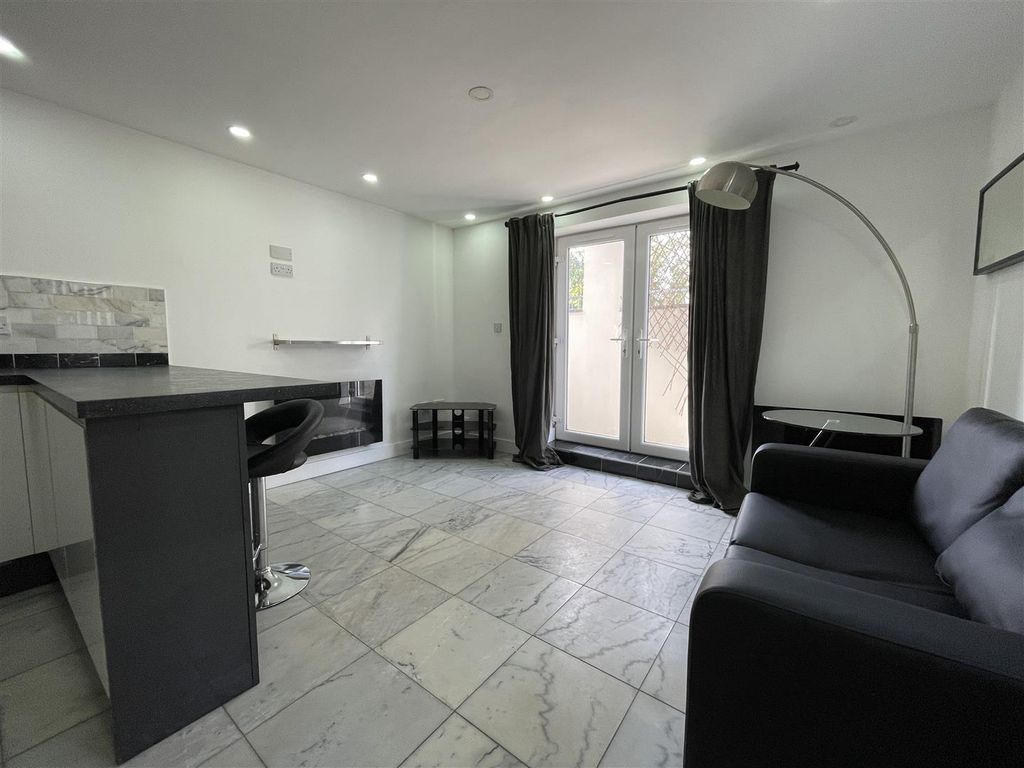 1 bed flat to rentRichmond Road, Cardiff CF24