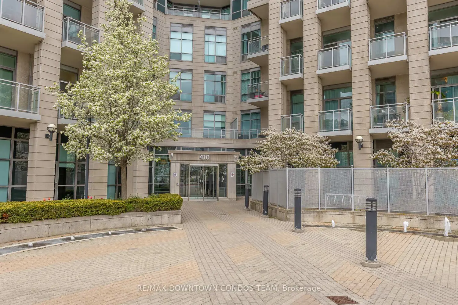 410 Queens Quay 404 photo 4
