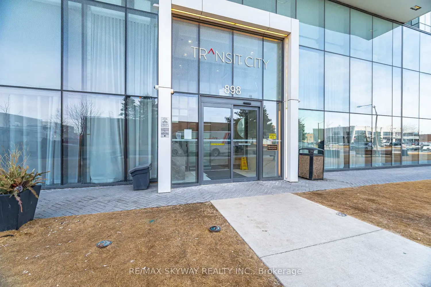 Additional image 16 of 898 Portage Parkway 5605