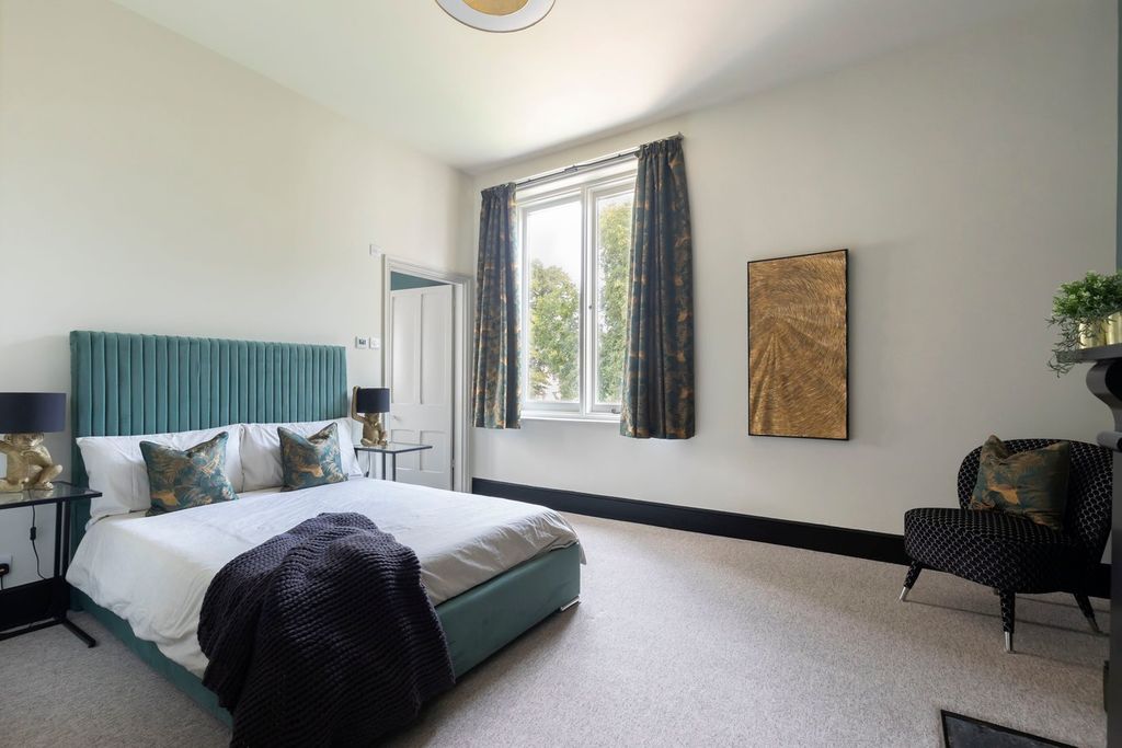 Additional image 18 of 7 bed detached house to rentLondon Road, Cheltenham GL52