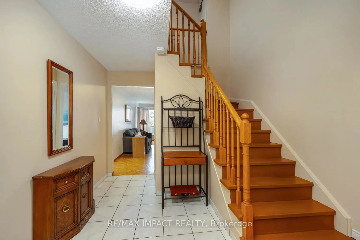 820 Bennett Crescent photo 2