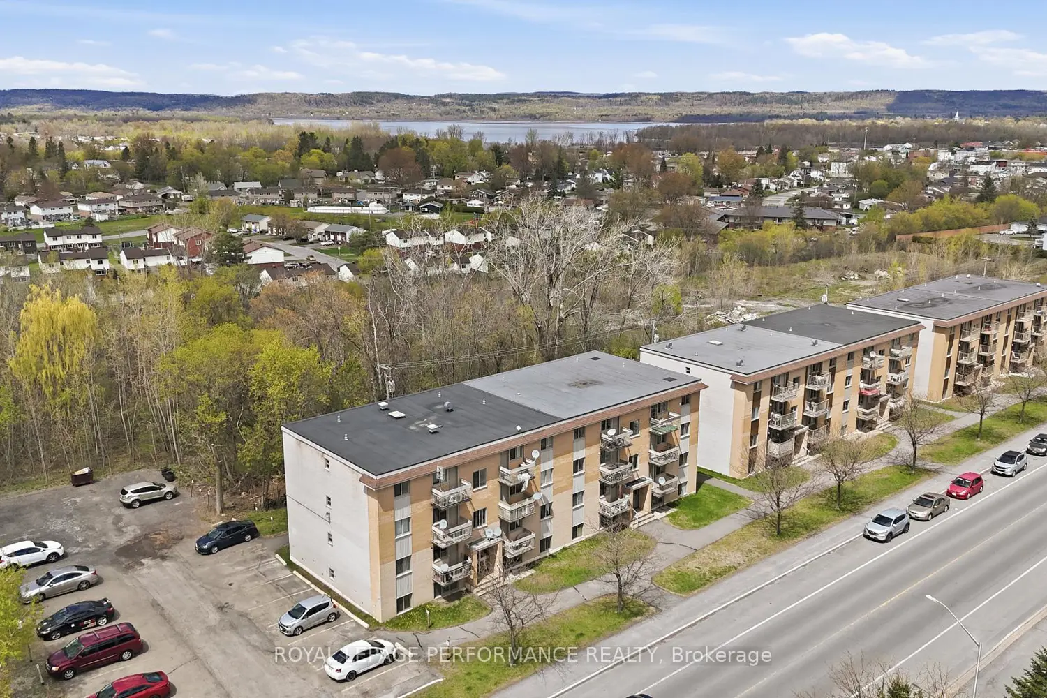 Additional image 9 of 998 Cartier Boulevard 8