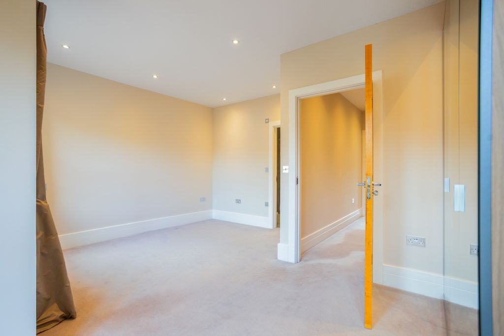 Additional image 16 of 4 bed town house to rentHawtrey Road, Windsor SL4