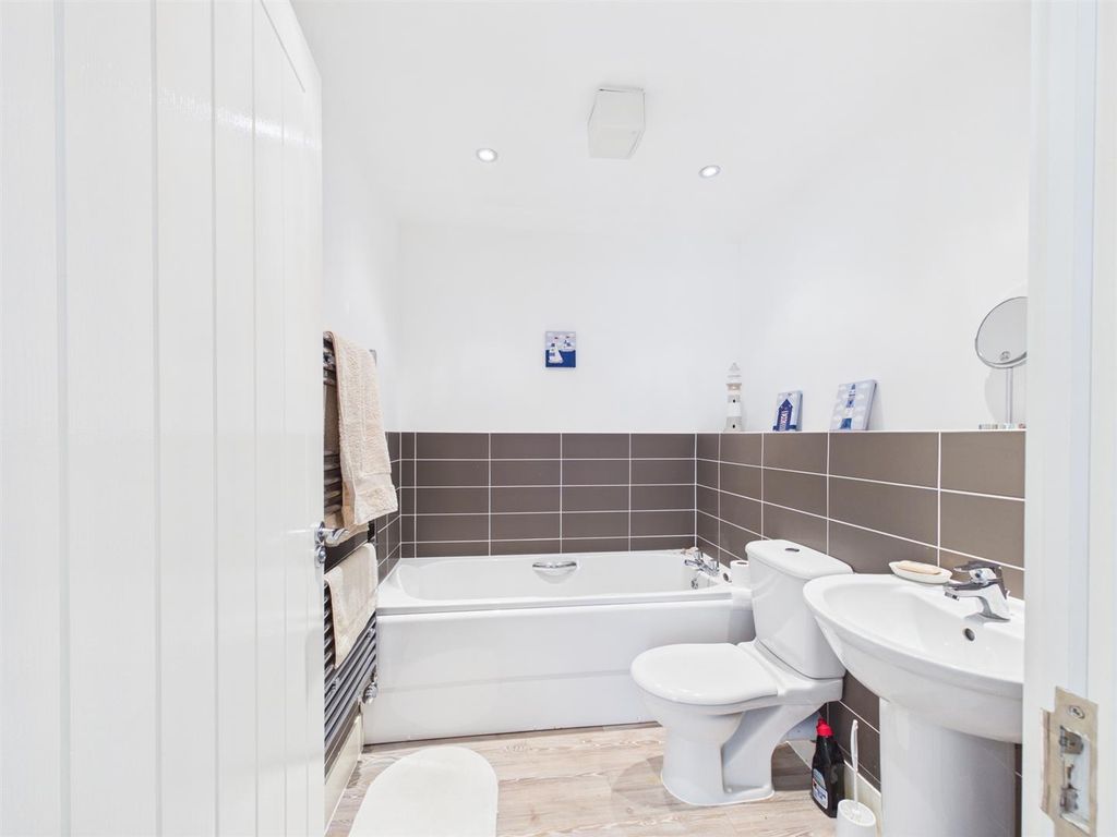 Additional image 9 of 2 bed flat for saleBwlchygwynt, Llanelli SA15