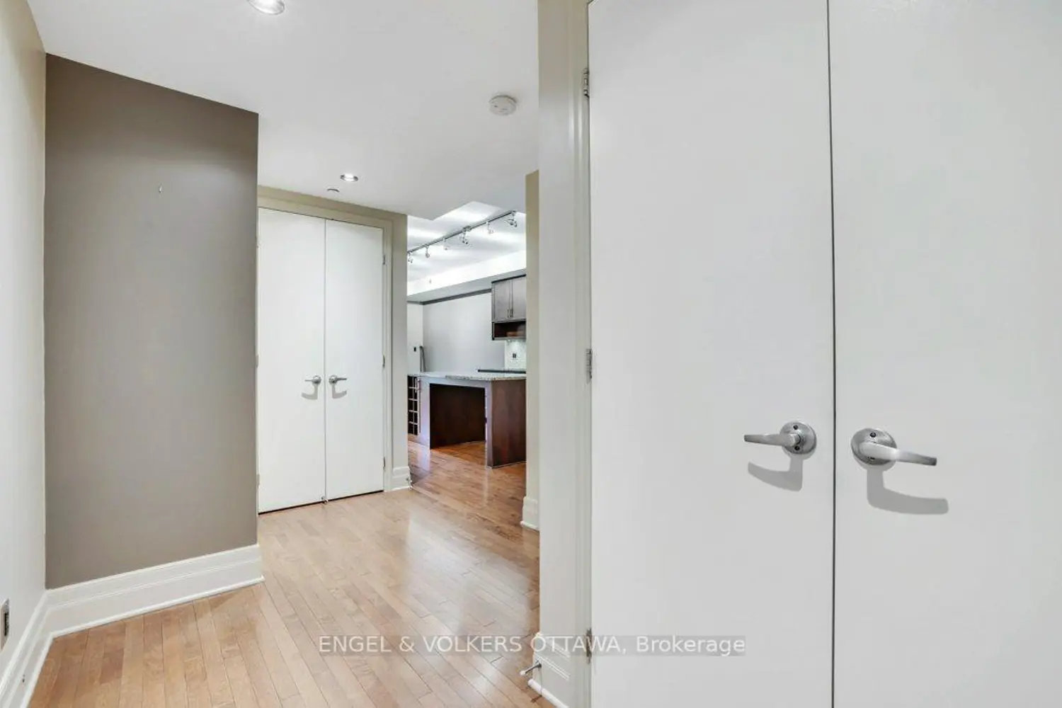 808 Bronson Avenue 209 photo 3